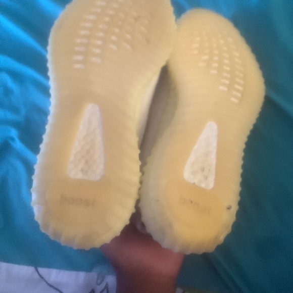 I’m selling yezzy boost 350 v2 triple white/(used} - Picture 5 of 5